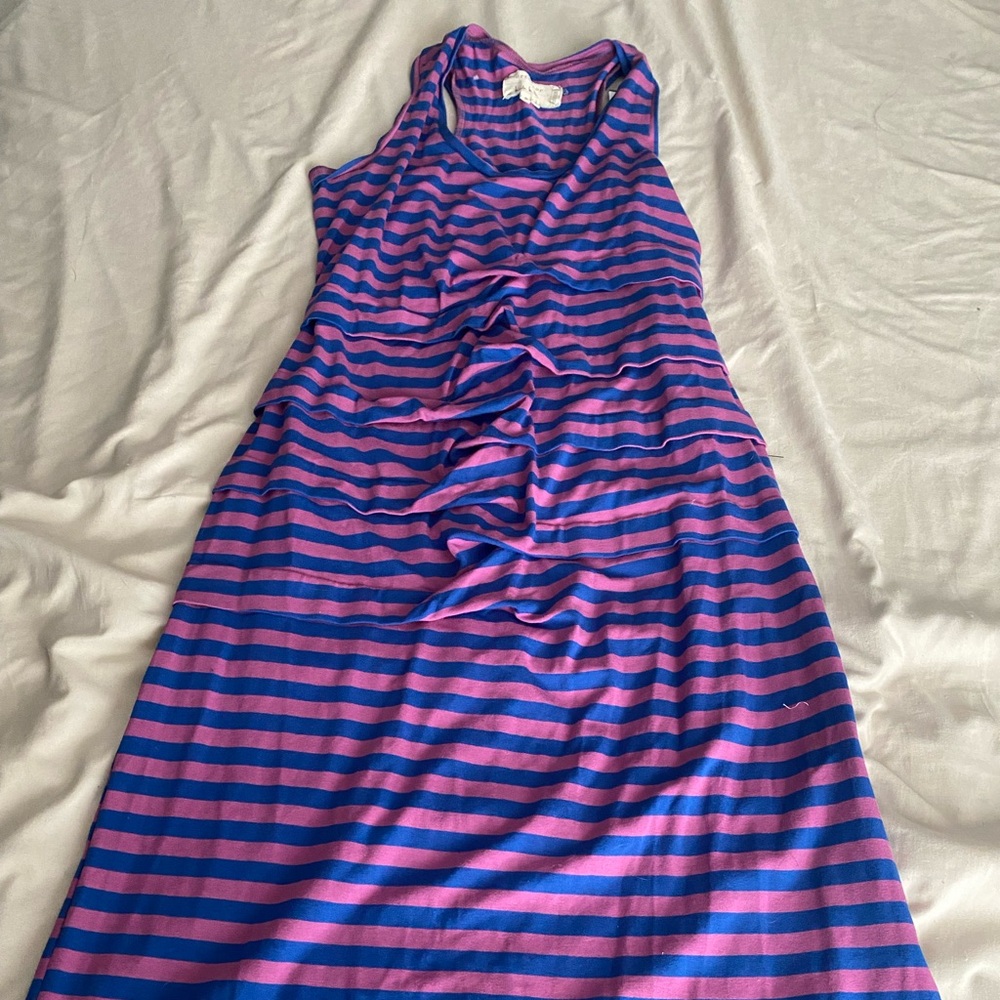 Beautiful long dress from Nicole miller had raffles in the front
